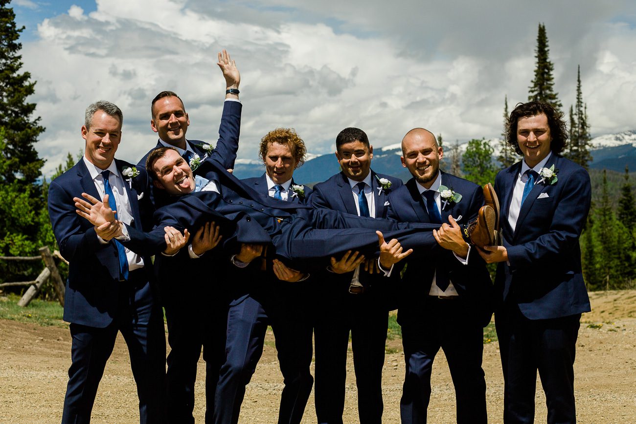 Fun groomsmen photos