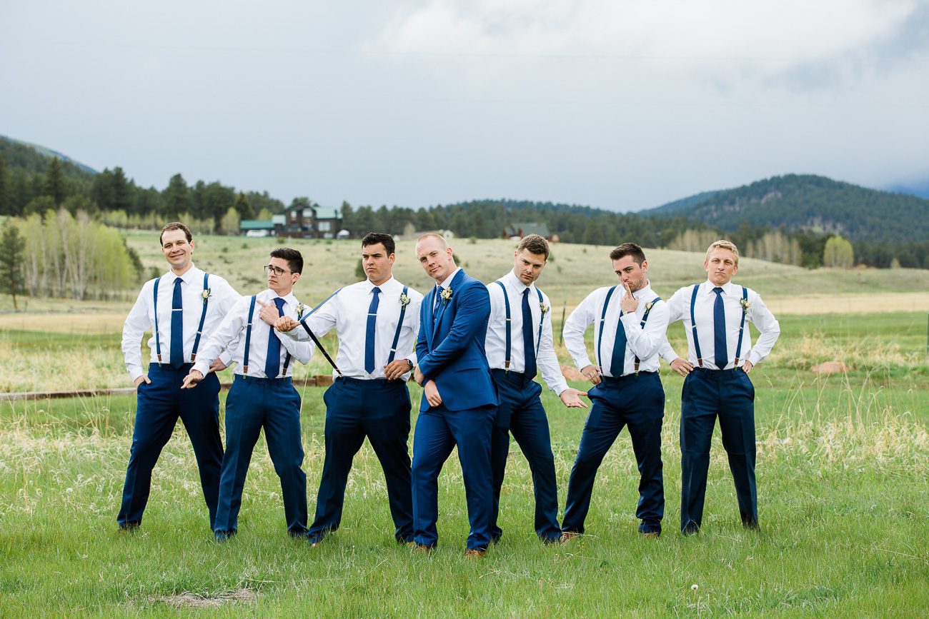 Fun groomsmen wedding photo ideas