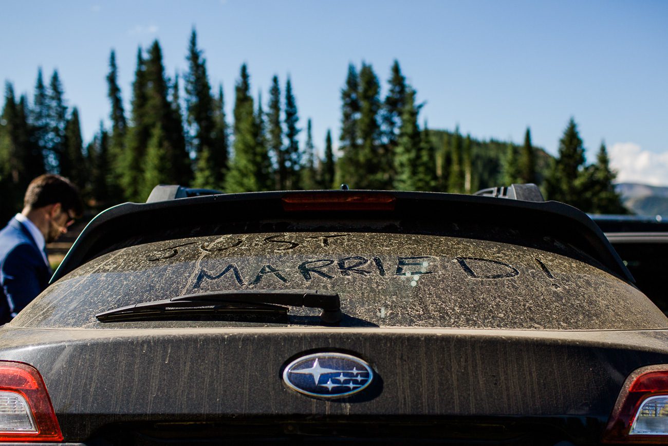Just married written on car