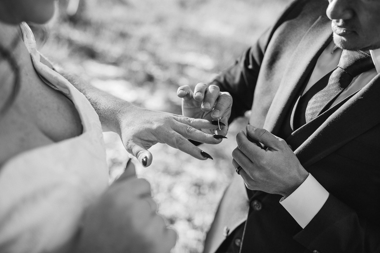 Exchanging rings at elopement
