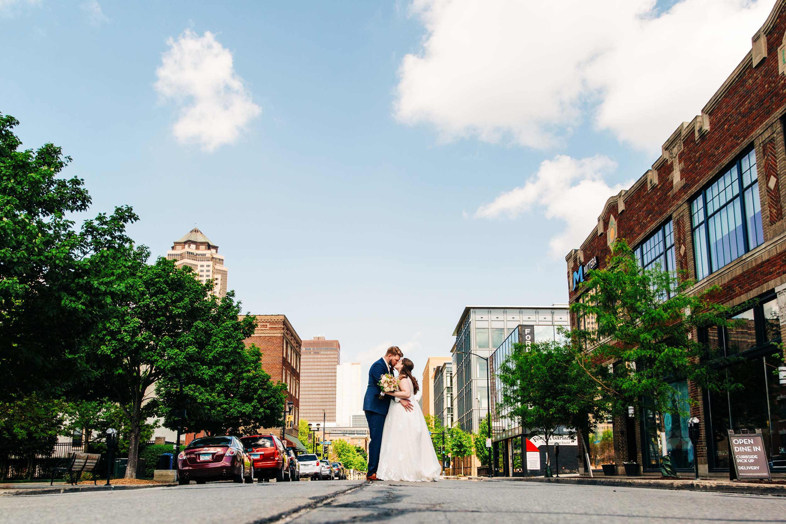 Downtown Des Moines wedding photo