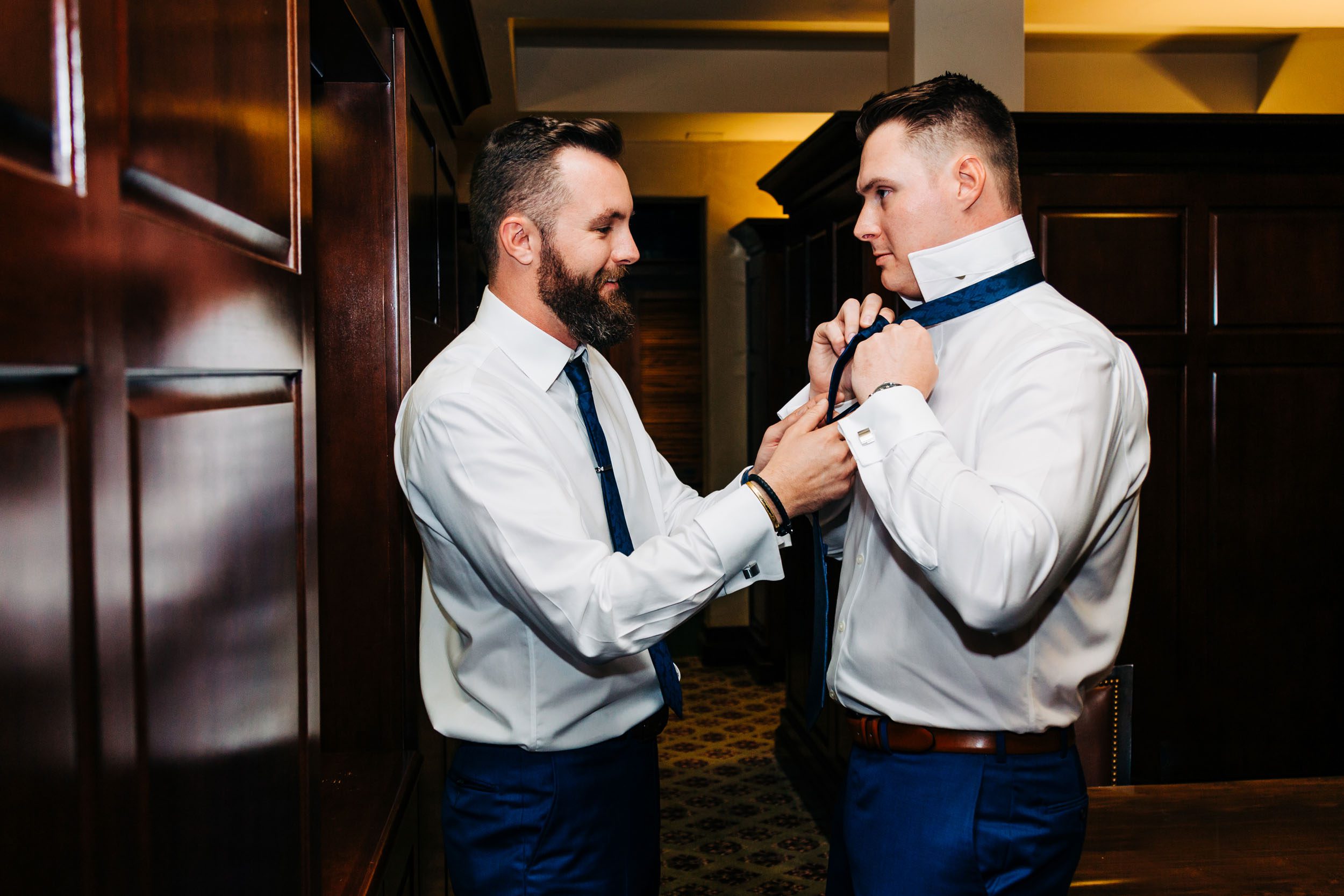 groom getting ready at Sanctuary golf course wedding by Shea McGrath Photography