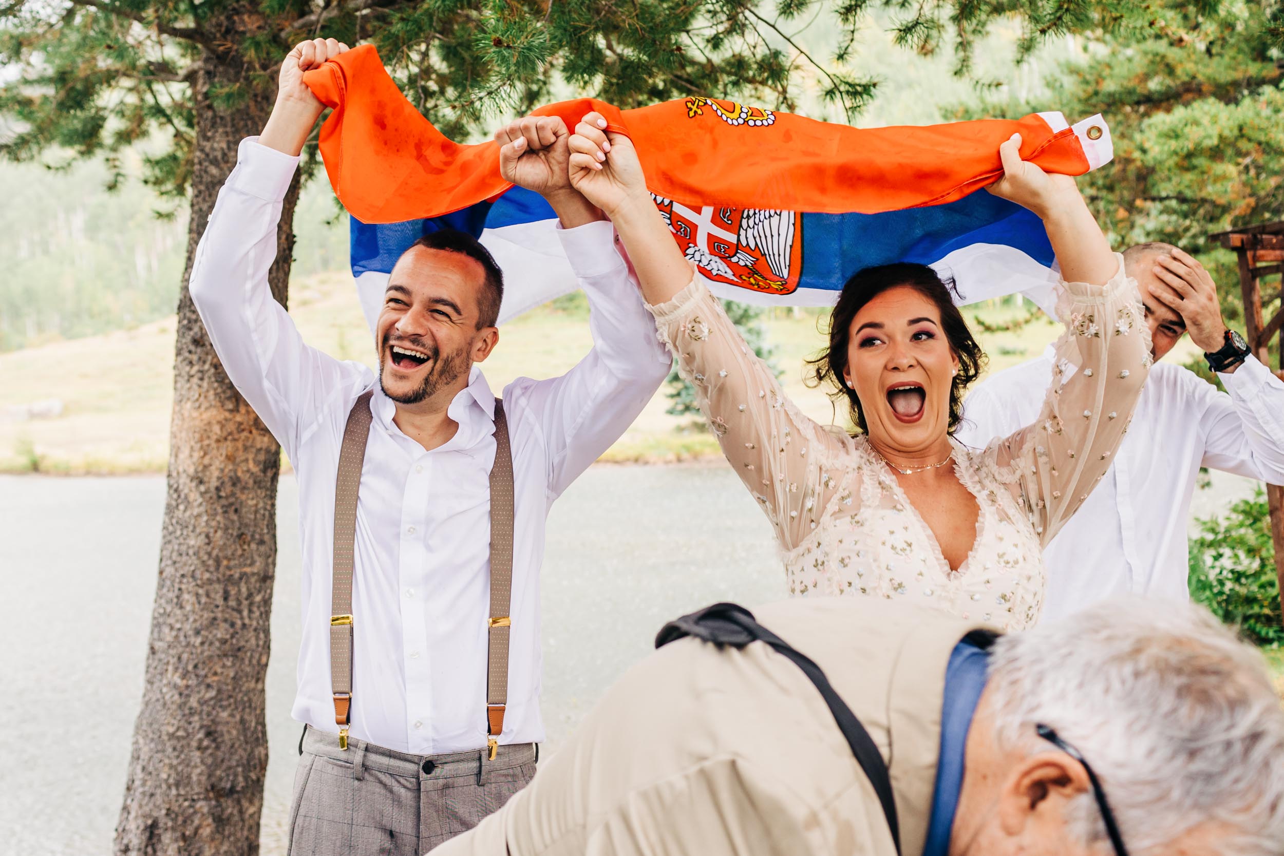 wedding couple with Serbian flag