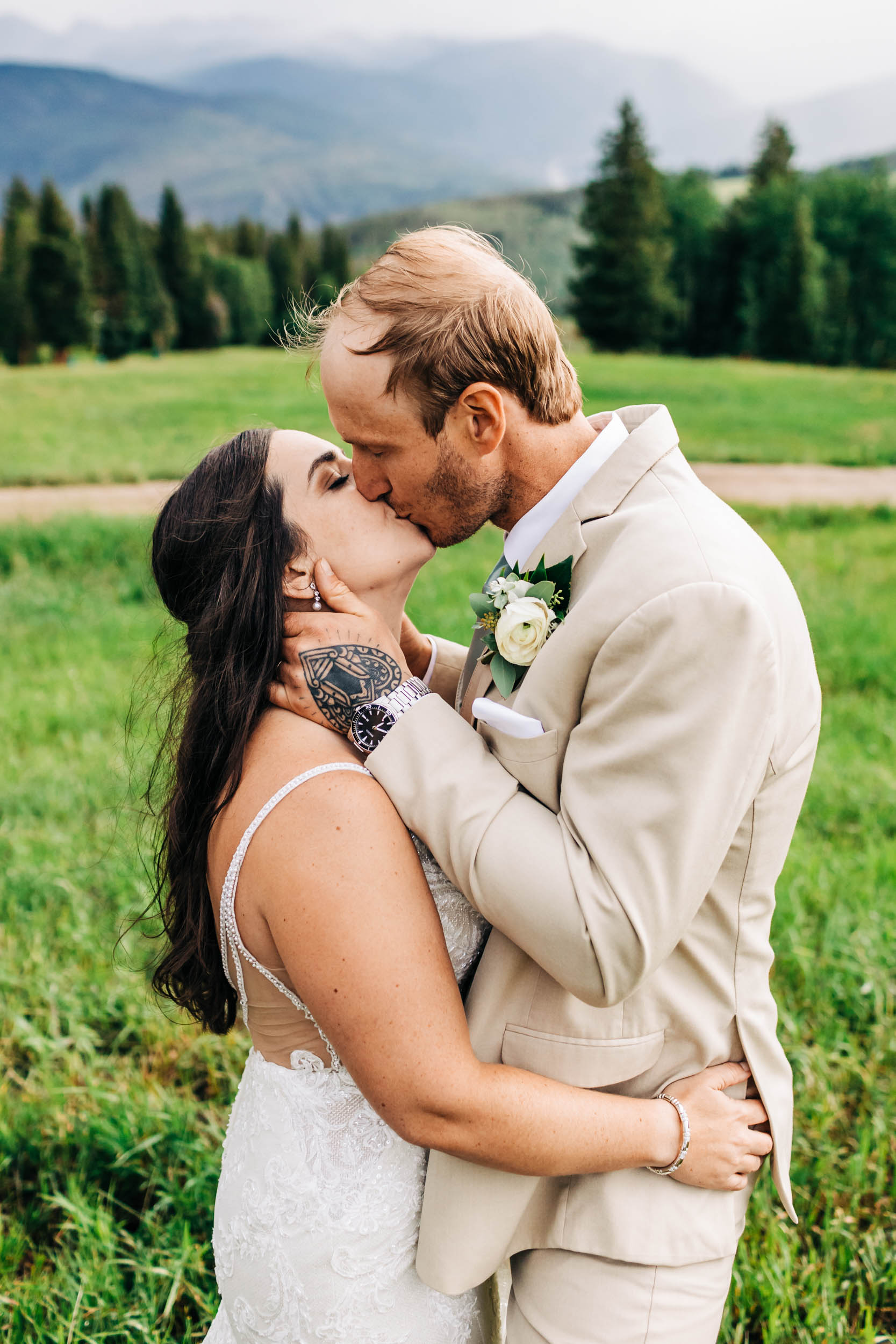couples portraits at spruce saddle lodge
